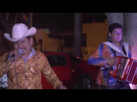 Juan reyes y Grupo sin registro los chismes en vivo,, exito de Chalino Sánchez