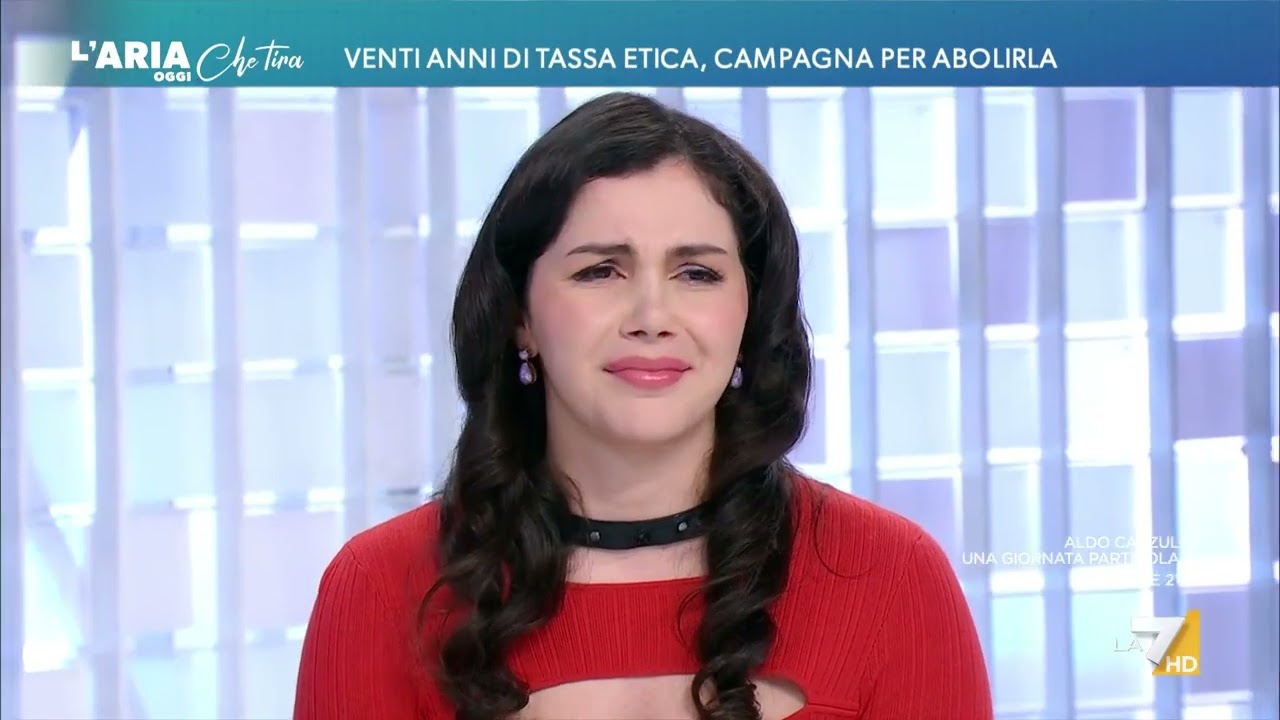Duro scontro tra la pornostar Valentina Nappi e Simone Pillon: "Come si fa a paragonare il ...