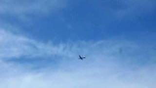 preview picture of video 'WWII Bomber Flies Over'
