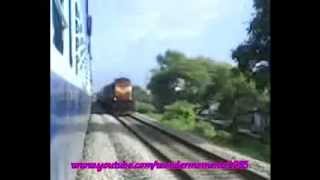preview picture of video 'Express meets passsenger : Kacheguda Akola Express meets Nanaded Passenger.'