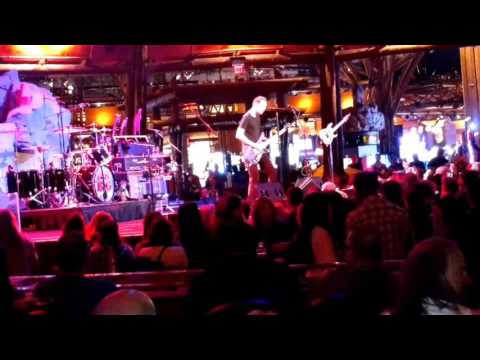 Mr Big-Paul Gilbert Guitar solo (part one)