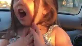 Download lagu Cute little girl singing mp3