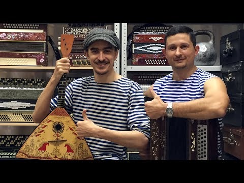 Как играть 'Яблочко' на балалайке народного строя.