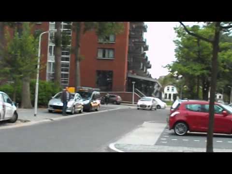 Aankomst ladderwagen woningbrand Kervelstraat Krommenie 24-06-2014