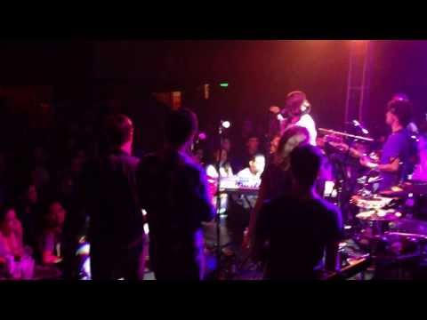Snarky Puppy feat N'Dambi perform Deep [Live at The Troubadour]