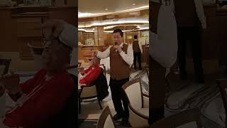 Arnold Singing Waiter #grandprincess #alaska #cruise#waiter