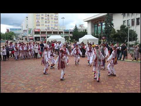 Călușarii Ansamblului Folcloric "Doina Bascovului" din Bascov, Argeș