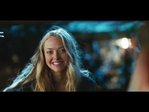 Dear John 2010 official trailer thumbnail showing Channing Tatum and Amanda Seyfried embracing on the beach