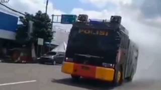 Download lagu funny anti corona car videos mp3