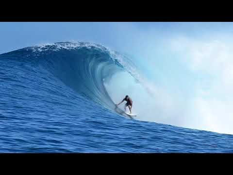 WCT  Surfer Jeremy Flores at Putoe Pass Tahiti