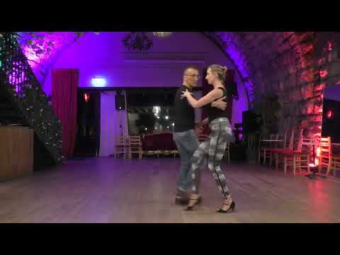 KIZOMBA How To ....change direction via Media Luna and Traspie step, by Aiaz & Sara, Kizombachatango