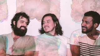 Vitrola Sintética lança clipe de "Deus" em cinema de São Paulo