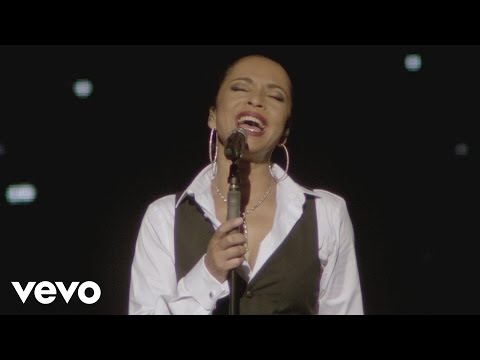 Sade - Smooth Operator (Live 2011)