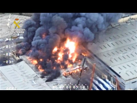 🔥CONTROLADO el ESPECTACULAR INCENDIO🔥 en una nave industrial en Seseña (Toledo) visible desde Madrid