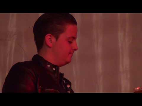 T.S. Nemoj nikom reći - Kraj jezera jedna kuca mala.