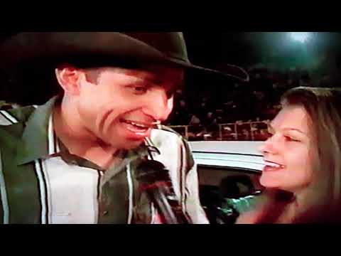 Rogerio Ferreira faturando seu Trigésimo sexto carro, final rodeio de Santa Fé do Sul SP 2001