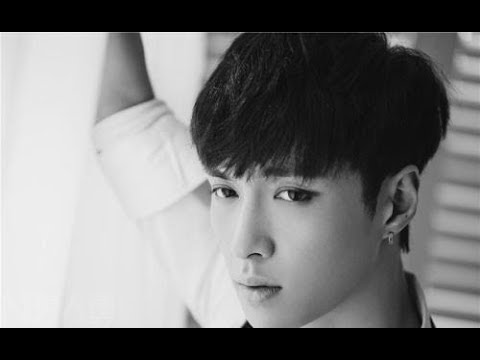 继王源抽烟事件曝光后，张艺兴抽烟也被拍了。大家能接受爱豆抽烟吗