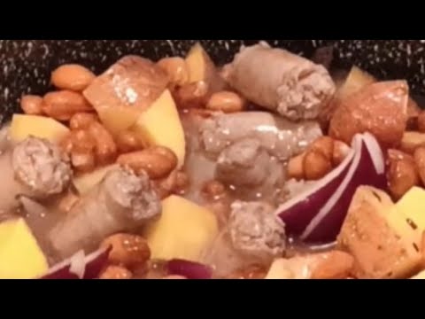 Sfiziosa Salsiccia con patate e fagioli. Piatto unico rustico tradizionale ricetta facile saporita