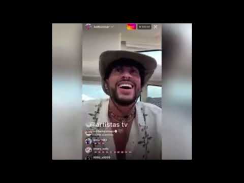 Bad bunny cantando mi bebito fiu fiu en un live