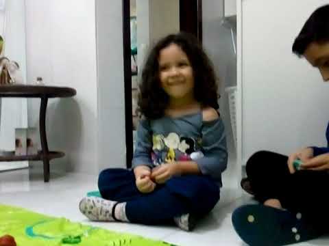 Brincando de Pisou melou ( parte 1 )