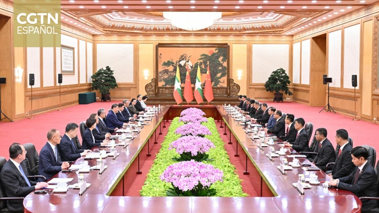 El presidente de China, Xi Jinping, sostiene conversaciones con su homólogo de Myanmar