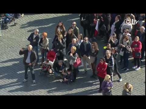 Angelus 27.11.2016. - Evanđelje nas ne želi uplašiti, već otvoriti naš obzor za 'drugu dimenziju'