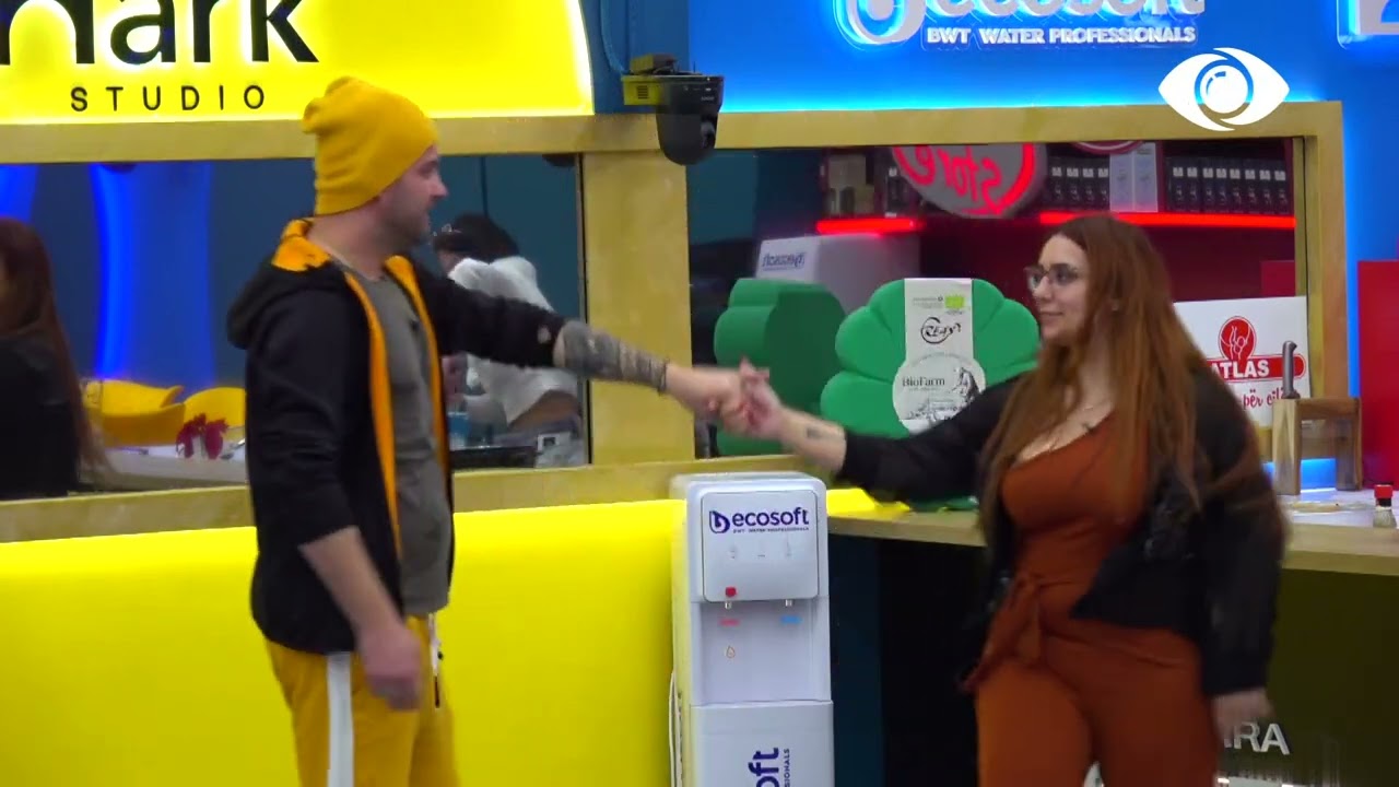 Luizi instrukton Tean si të kërcejë vals