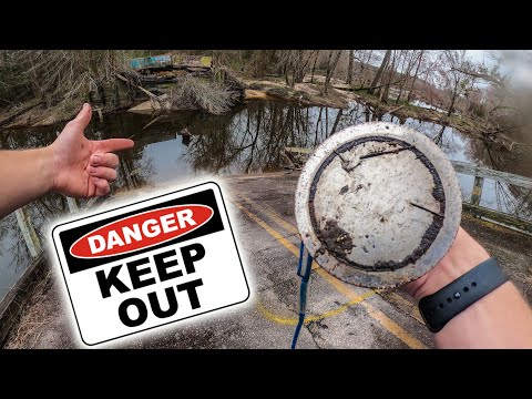 Magnet Fishing Worlds Most Dangerous Bridge (Sketchy)