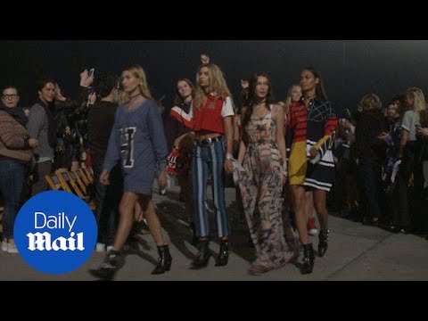 download lagu mp3 mp4 Kristen Stewart And Stella Maxwell Daily Mail, download lagu Kristen Stewart And Stella Maxwell Daily Mail gratis, unduh video klip Kristen Stewart And Stella Maxwell Daily Mail