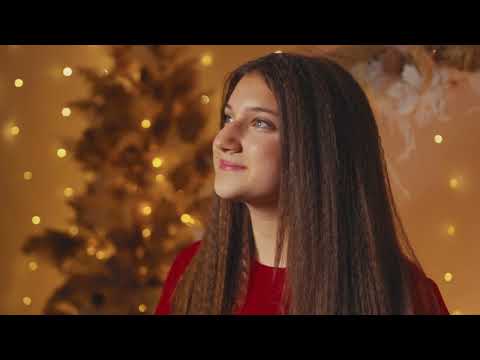 Ariana Mușuțan - Din ceruri ninge alb | Videoclip 2025 COVER