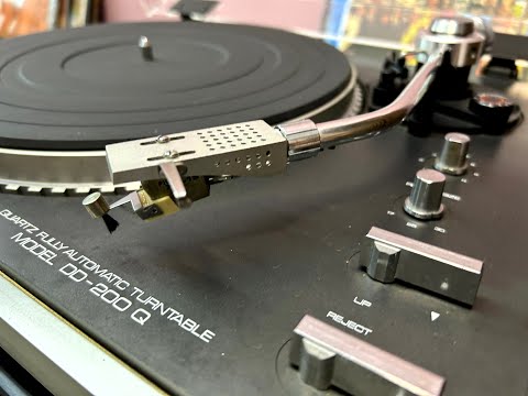The King of Sound - Gradiente DD-200Q Turntable