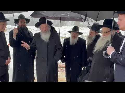 Harav Malkiel Kotler Shlita speaking at the Hanachas Even Hapina for the new BMG campus