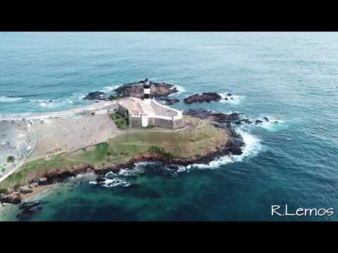 Drone Sobrevoando Forte Santa Maria, Praia e Farol da Barra - Salvador BA