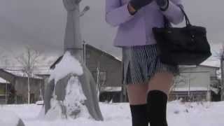 preview picture of video 'ミニスカ熟女・冬の楽しみStrolling in Snow Park'