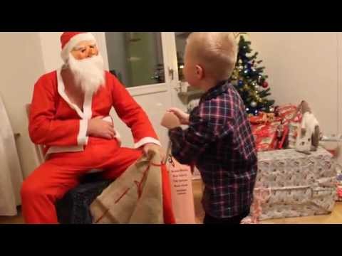 2014 års tomte med hål i byxan