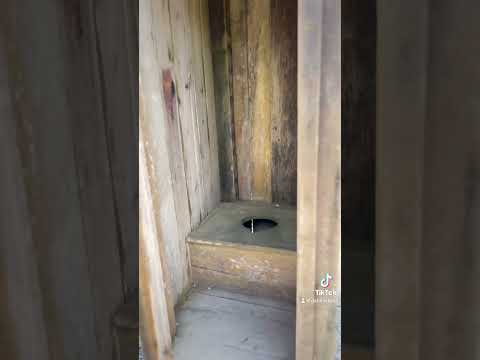 Banheiro de 1800, em Botuverá, Santa Catarina #historia #curioso #curiosidades #imigração
