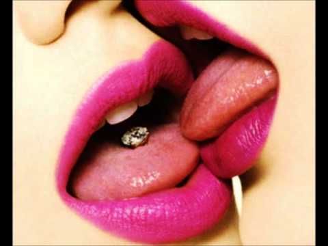 Yoko Ono feat Peaches - Kiss Kiss Kiss