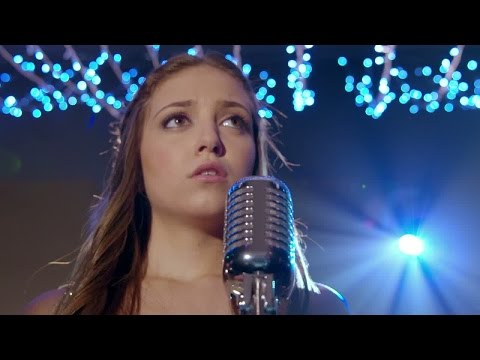 Paula canta 'Piensa en mí' - Vive Cantando