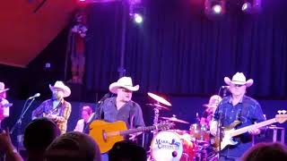 Mark Chesnutt- She Oughta Miss Me By Now