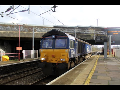 DRS 66421 hauls empty intermodal stock & runs light @ Harrow & Wealdstone