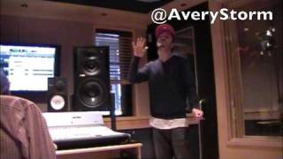 Avery Storm Vlog #30: "Remix" Alicia Keys 'Try Sleeping With A Broken Heart'