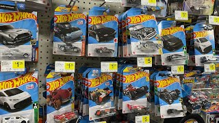 How to find Hot Wheels Treasure Hunt cars 💰in the wild Showcasing Available Stock in Dollar General