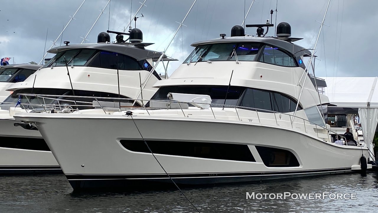 72 Sports Motor Yacht - Review