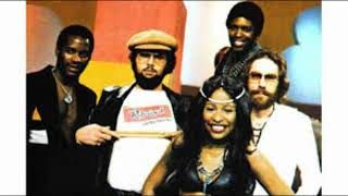 Everybody Has An Aura - Rufus Featuring Chaka Khan - 1975
