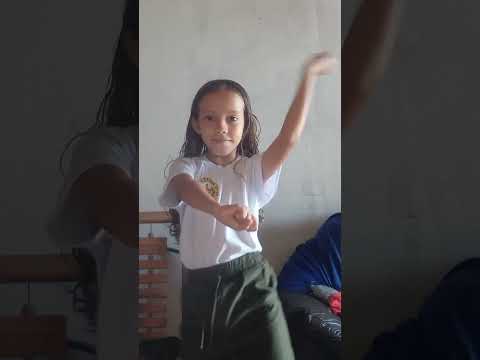 falou que ia me mostrar aqui na roça virou um mortal e galopeira para de cavalgar