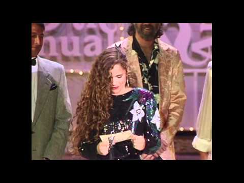 Nicolette Larson Wins Top New Female Vocalist - ACM Awards 1985