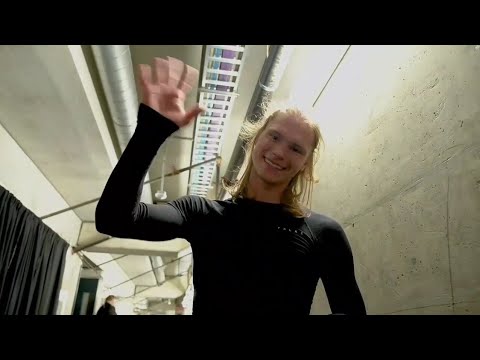 Deniss Vasiljevs thanks Skate Canada volunteers