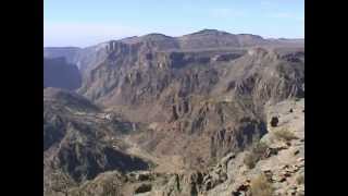 preview picture of video 'Oman adventure: A trip into the mountains at Jebel Akhdar'