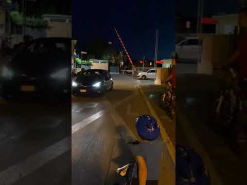 Passaggio a livello Torre Pedrera bloccato