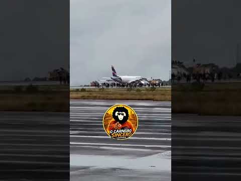 Avião da LATAM sai da pista em Cascavel-PR com 151 pessoas | Chuva forte